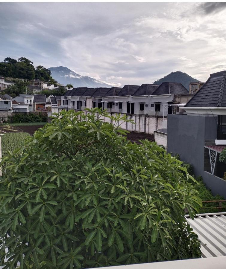 Family Villa Syariah C-37 Batu Kültér fotó